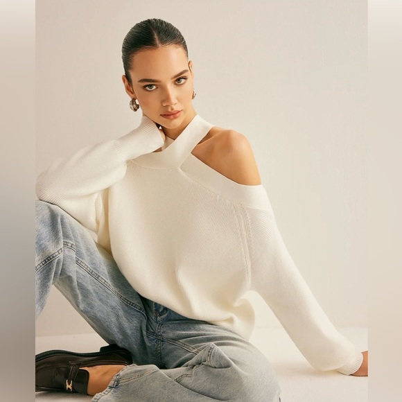 Commense Cross-Over Collar Cold Shoulder Sweater NWT Size M - Picture 4 of 7